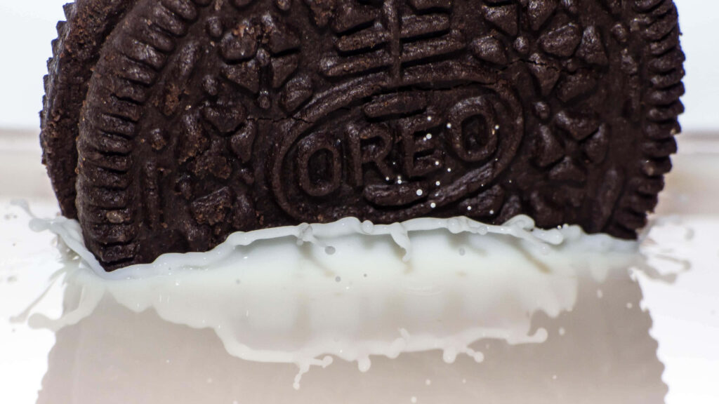 Dunking Delights: An Immersive Milky Bath for an Oreo Cookie Wallpaper