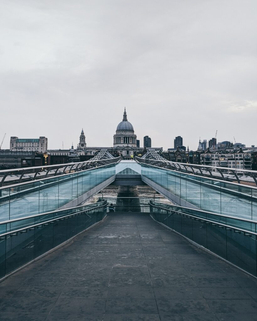 Stylish London Wallpaper: Millennium Bridge & St. Paul's Cathedral