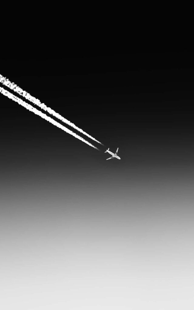 Minimalist Aircraft Wallpaper: Sleek Sky Design for Android Devices