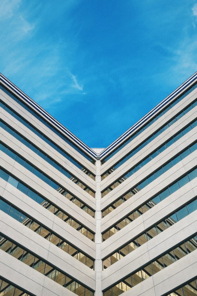 Minimalist Architectural Wallpaper: Symmetric Modern Design & Blue Sky