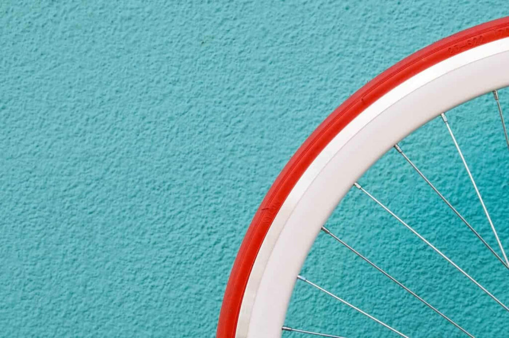 Minimalist Bike Wheel Wallpaper: Striking Teal Texture for Laptops