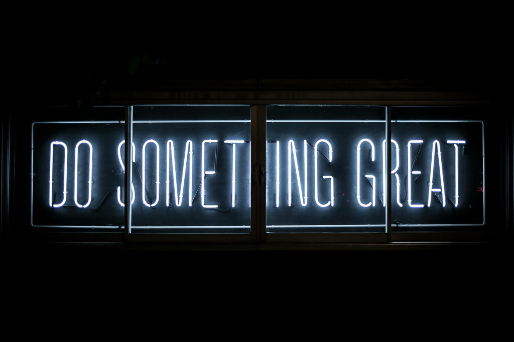 Bold Black Wallpaper: 'DO SOMETHING GREAT' in White Neon Lights