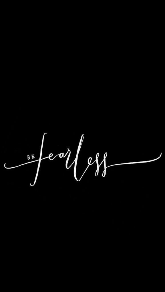 Minimalist Black & White Wallpaper: 'Be Fearless' Cursive Quote