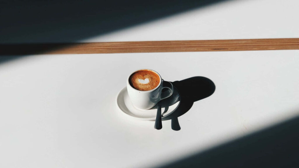 Minimalist Coffee Aesthetic Wallpaper: Heart-Shaped Foam Design