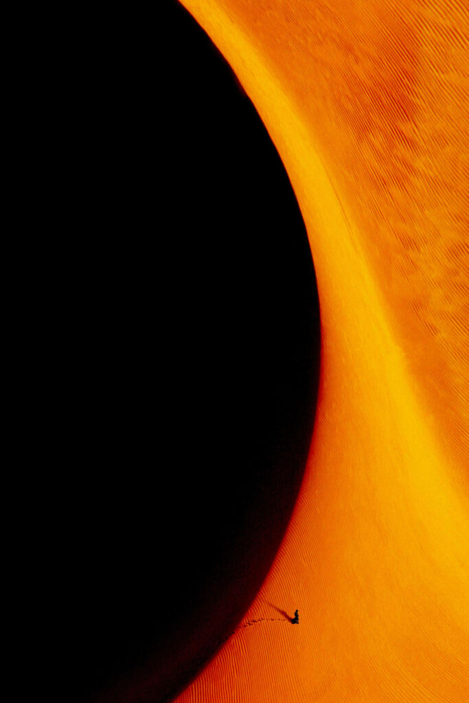 Dramatic Minimalist Dune Wallpaper - Textless Poster Design