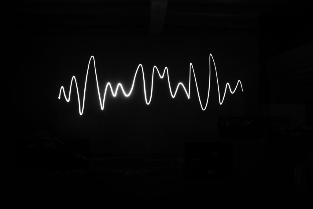 Minimalist Wallpaper: Glowing Light Pulse on Dark Background
