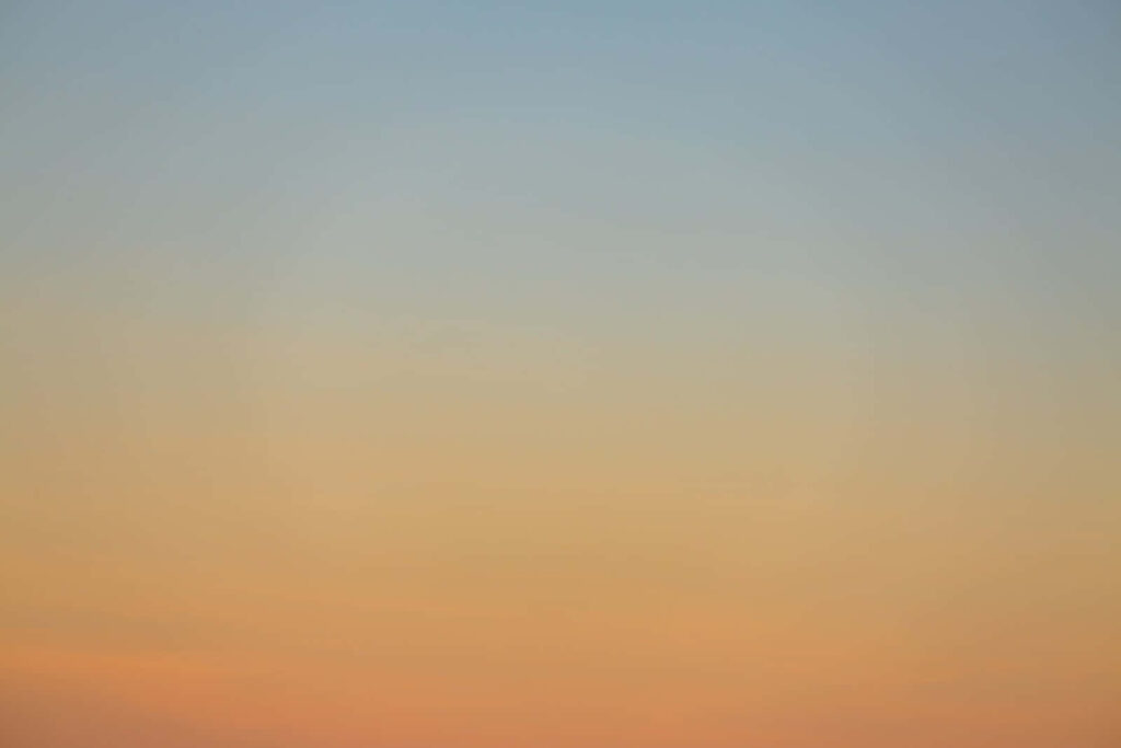 Serene Sunset Gradient Wallpaper for Calming LinkedIn Background