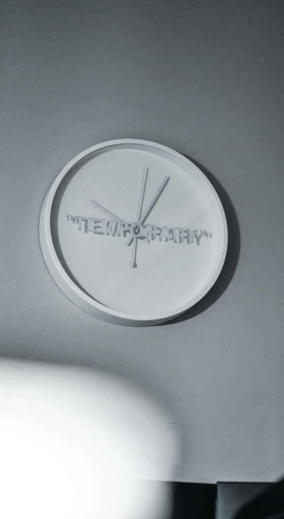 Minimalist Monochrome Clock Wallpaper - Sleek Temporary Design