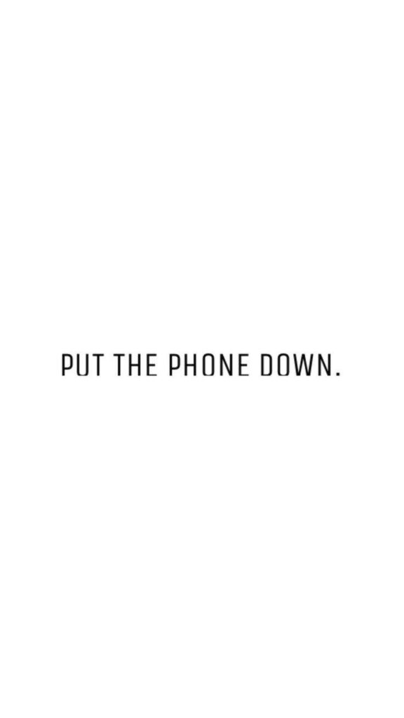 Minimalist Wallpaper: 'PUT THE PHONE DOWN' - A Humorous Reminder