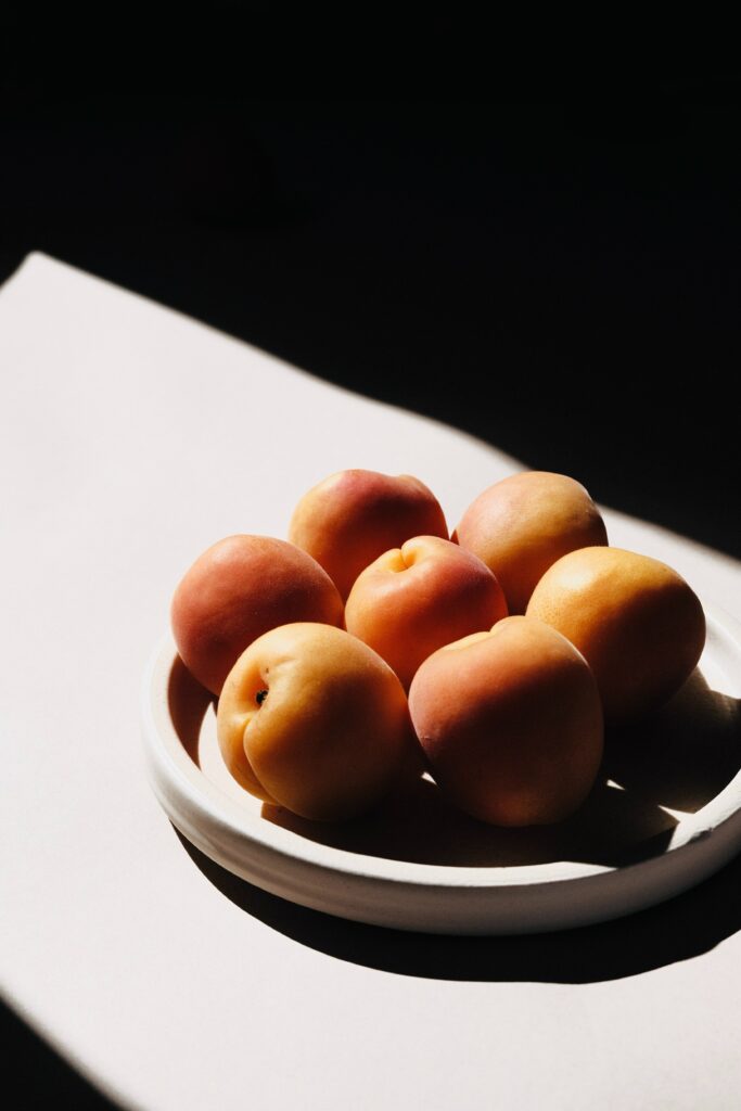 Minimalist Peach Wallpaper: Soft Natural Light & Vibrant Colors