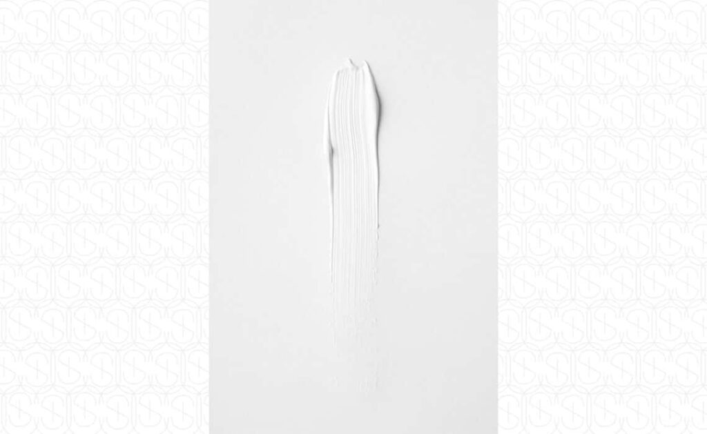 Minimalist Wallpaper: Vertical White Paint Streak on Off-White Background
