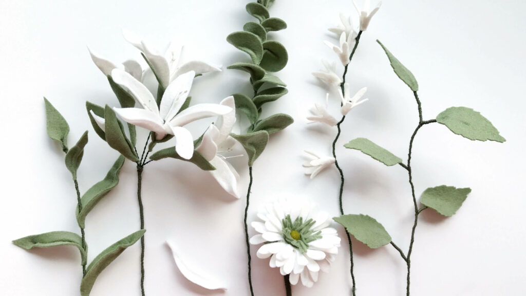 Minimalist White & Green Floral Wallpaper for a Fresh Background