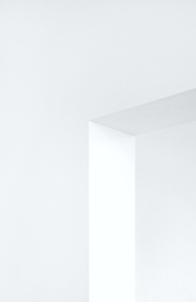 Modern Minimalist Wallpaper: Clean White with Inverted L Shape