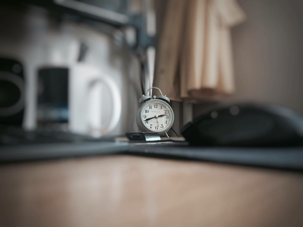 Minimalistic Alarm Clock Wallpaper for a Cozy Workspace Background