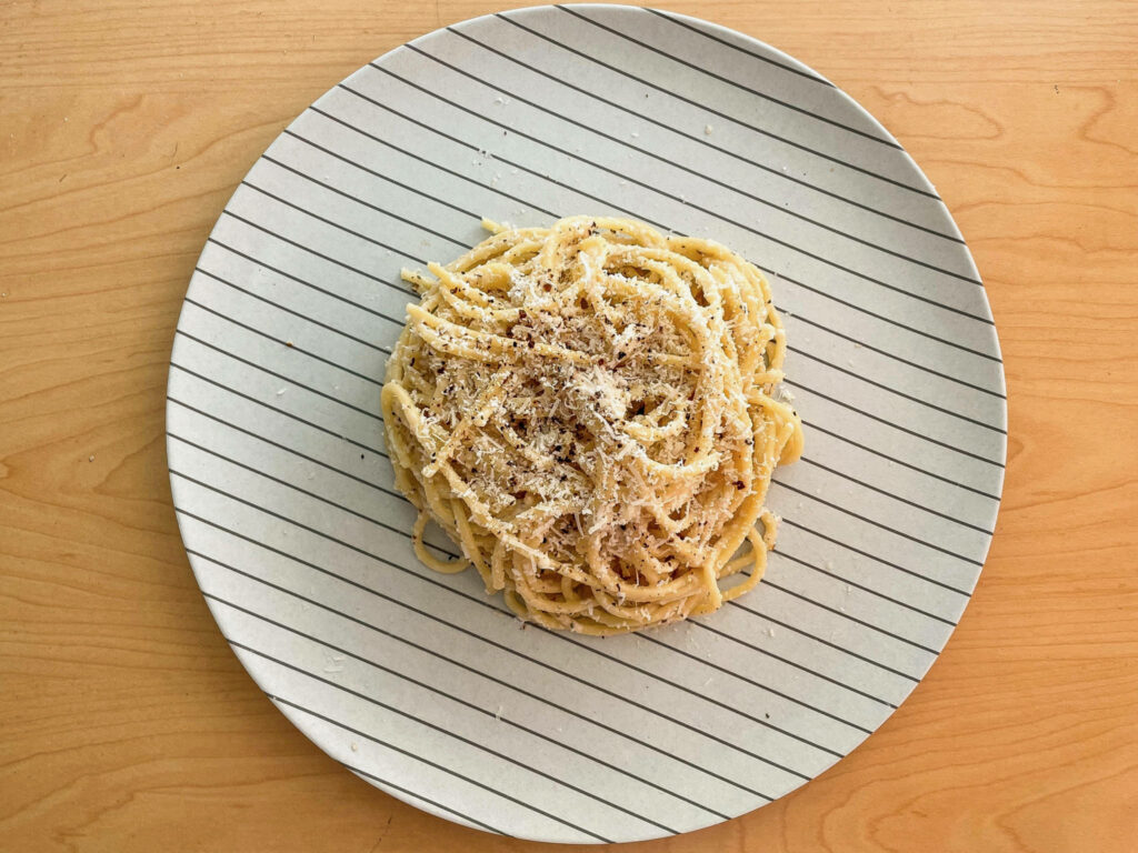 Elegant Cacio e Pepe Flat Lay: Minimalist Pasta Display Wallpaper