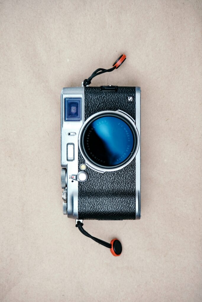 Classic Camera Wallpaper: Sleek Design with Silver Accents