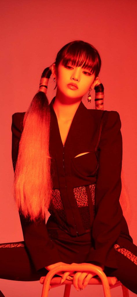 Minnie from (G)I-dle in red studio portrait with bangs pigtails black cutout blazer wallpaper background