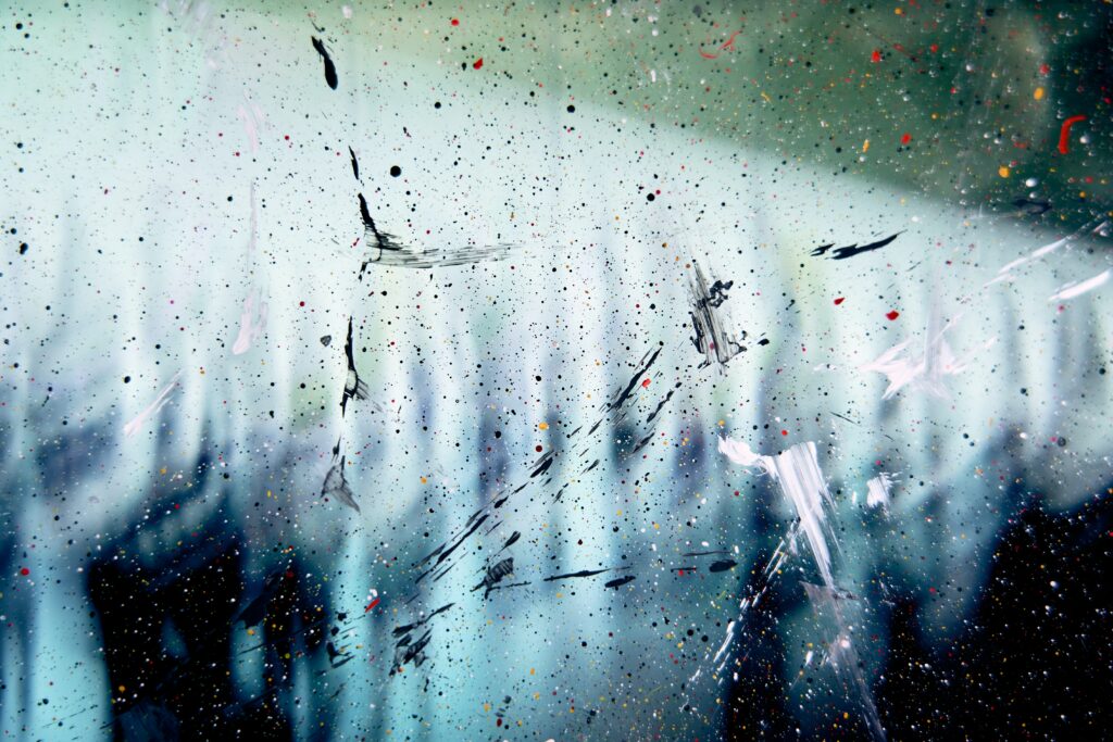 Vibrant Abstract Glass Spray Wallpaper for Modern Backgrounds