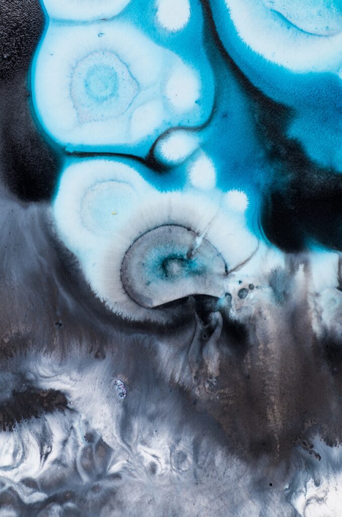 Modern Abstract Acrylic Wallpaper: Blue & Black Fluid Design