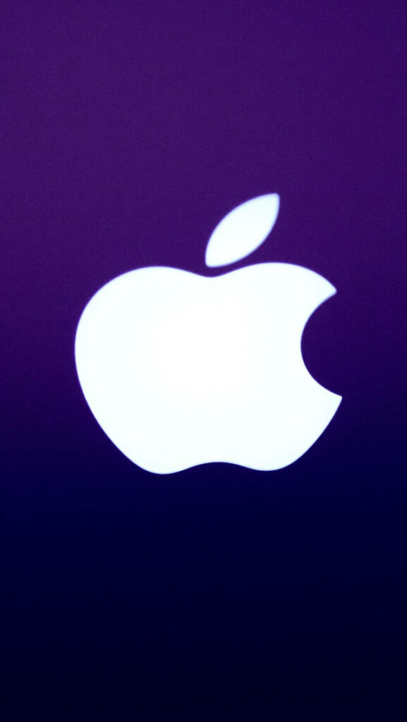 Modern Gradient Wallpaper: White Apple Logo on Purple to Blue Background