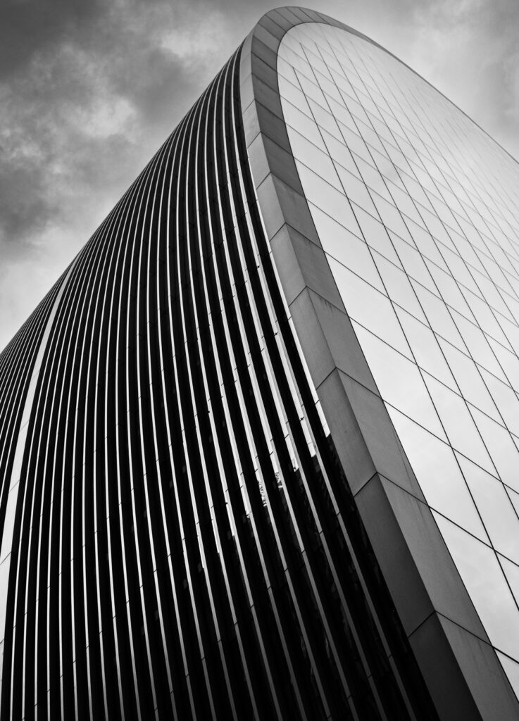Modern Architectural Facade: Black & White Wallpaper with Sky