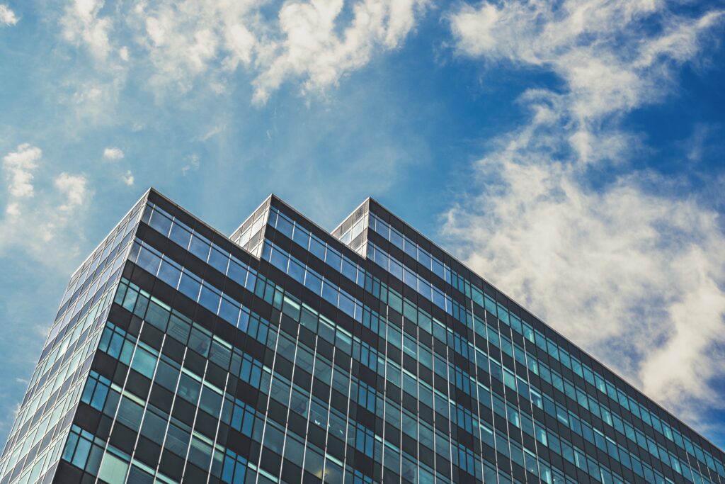 Modern Architectural Wallpaper: Sleek Building Against Blue Sky