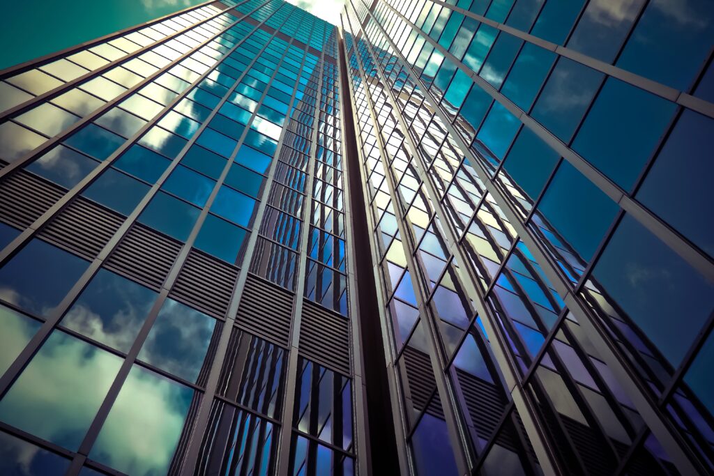 Stunning Modern Architecture Wallpaper with Sleek Glass Facade