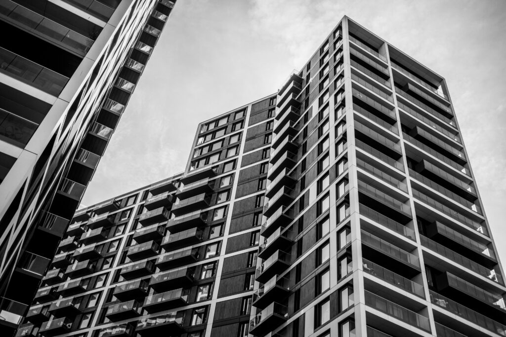 Stunning Black and White High-Rise Wallpaper with Geometric Design