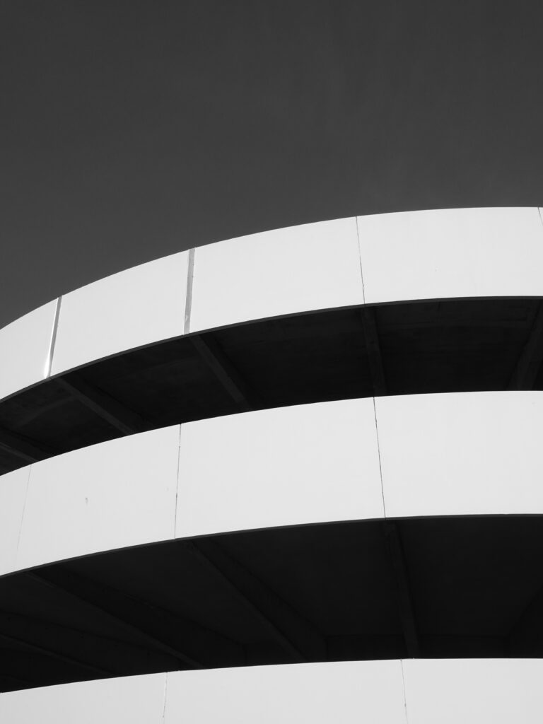 Modern Black and White Wallpaper: Minimalist Architectural Design