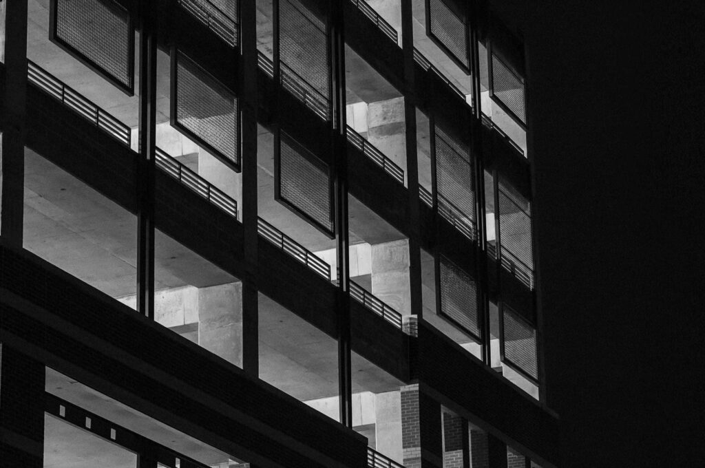 Elegant Black and White Wallpaper: Geometric Modern Building Facade