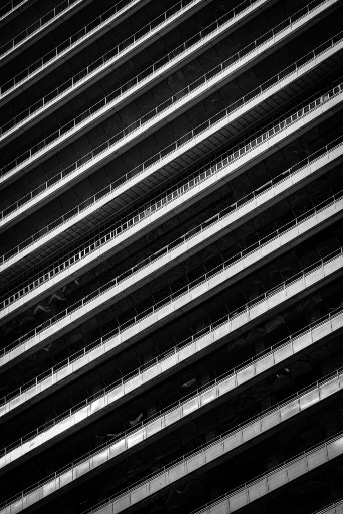 Modern Black-and-White Wallpaper with Striking Architectural Design