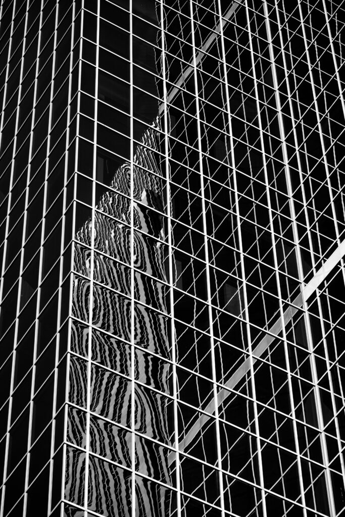 Stunning Black and White Wallpaper of Modern Building Reflections