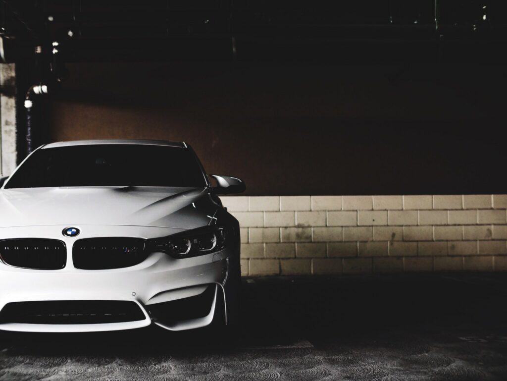 Sleek Modern Car Wallpaper: Front View with Distinct Headlights