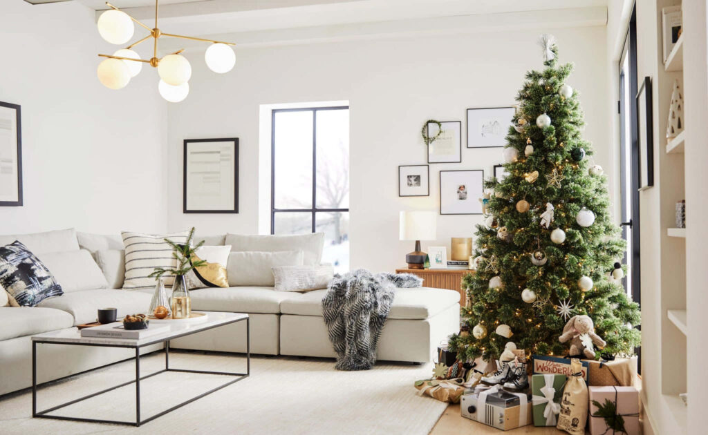 Stylish Modern Christmas Living Room Wallpaper with Tree & Gifts