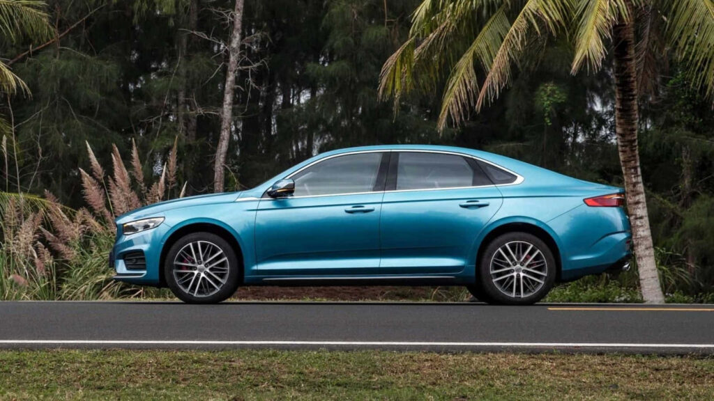 Geely Preface Wallpaper: Sleek Blue Design Amid Tropical Greens