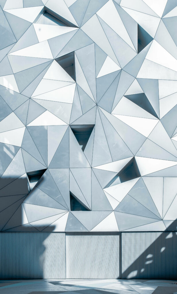 Modern Geometric Wallpaper: Triangular Faceted White & Gray Background