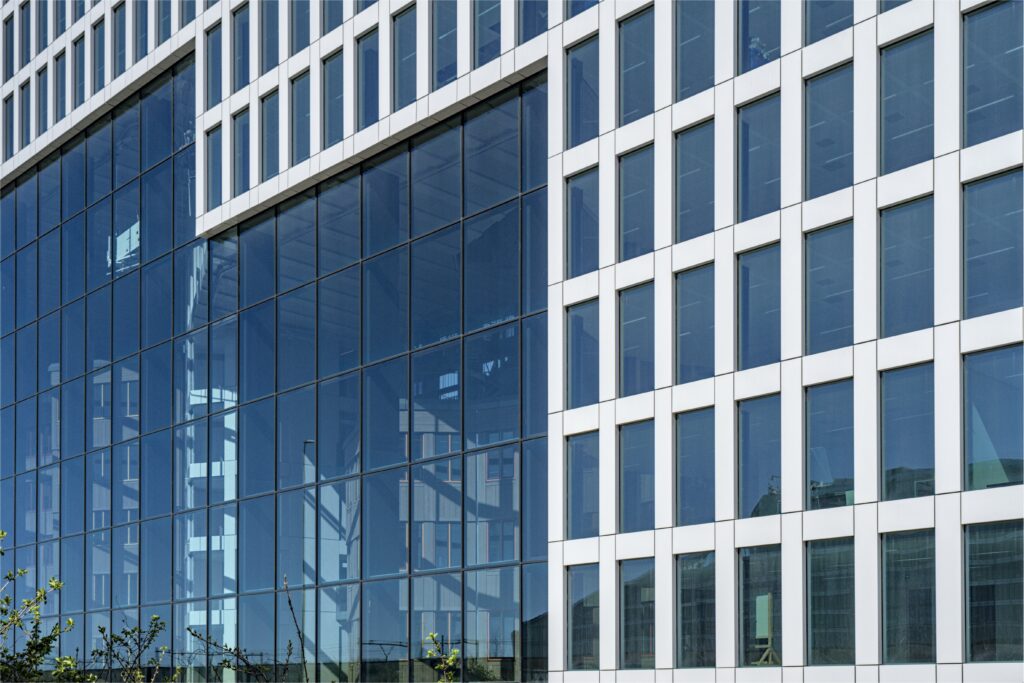 Modern Glass-Facade Building Wallpaper: Sleek Architectural Design