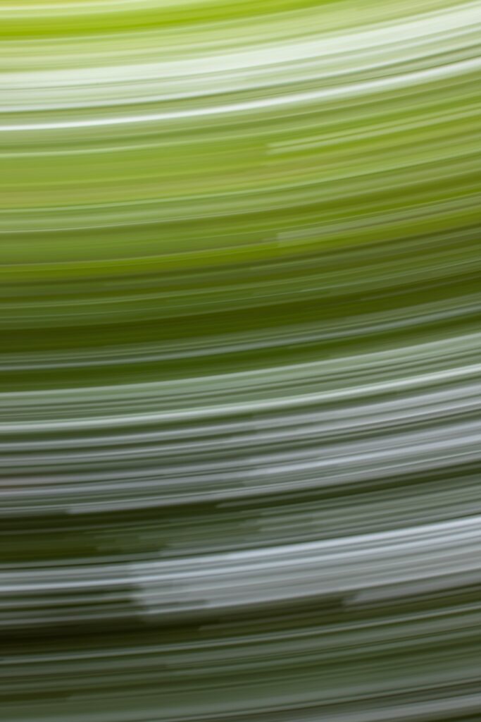 Modern Green Abstract Wallpaper with Horizontal Stripes and Flow