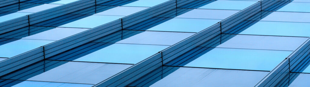 Modern Reflective Glass Wallpaper: Tranquil Blue Pattern Background