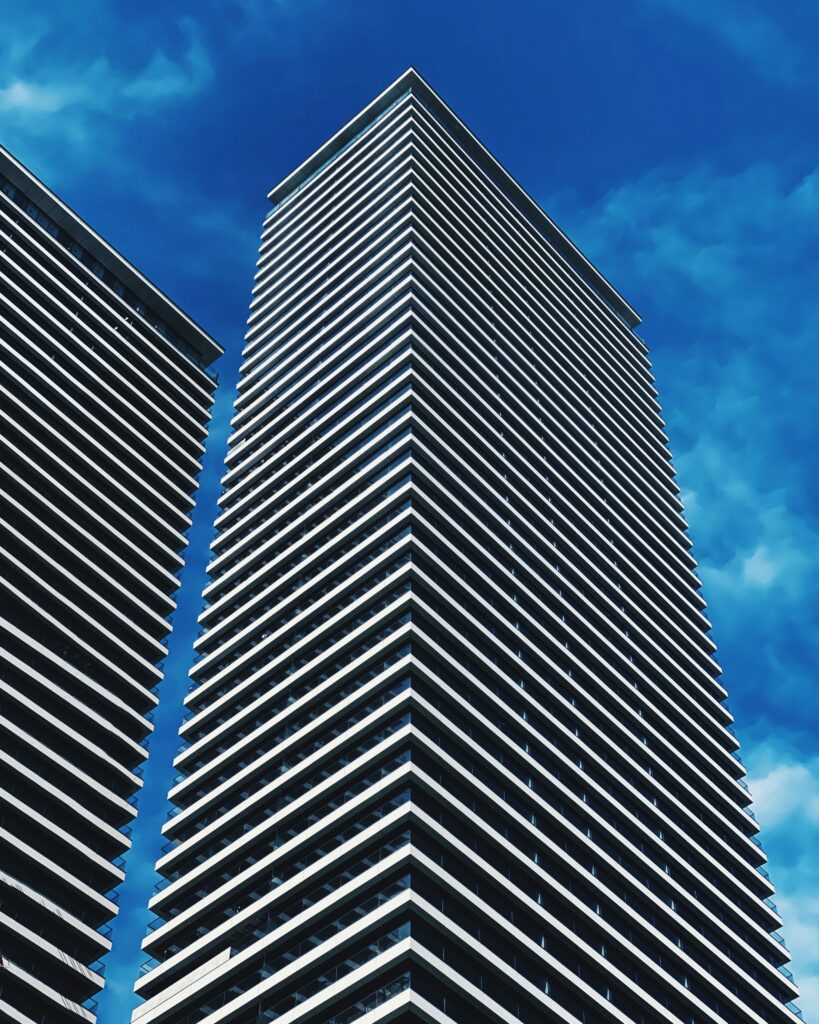 Modern Skyscraper Wallpaper: Elegant Symmetric Architecture