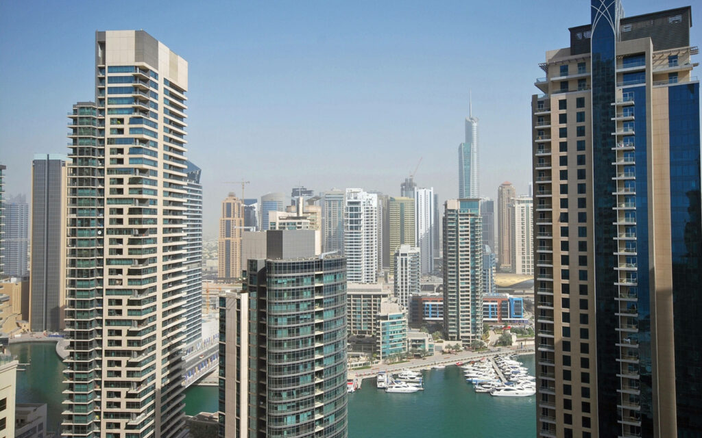 Luxurious Bayview Marina Wallpaper: Modern Skyscrapers & Yachts