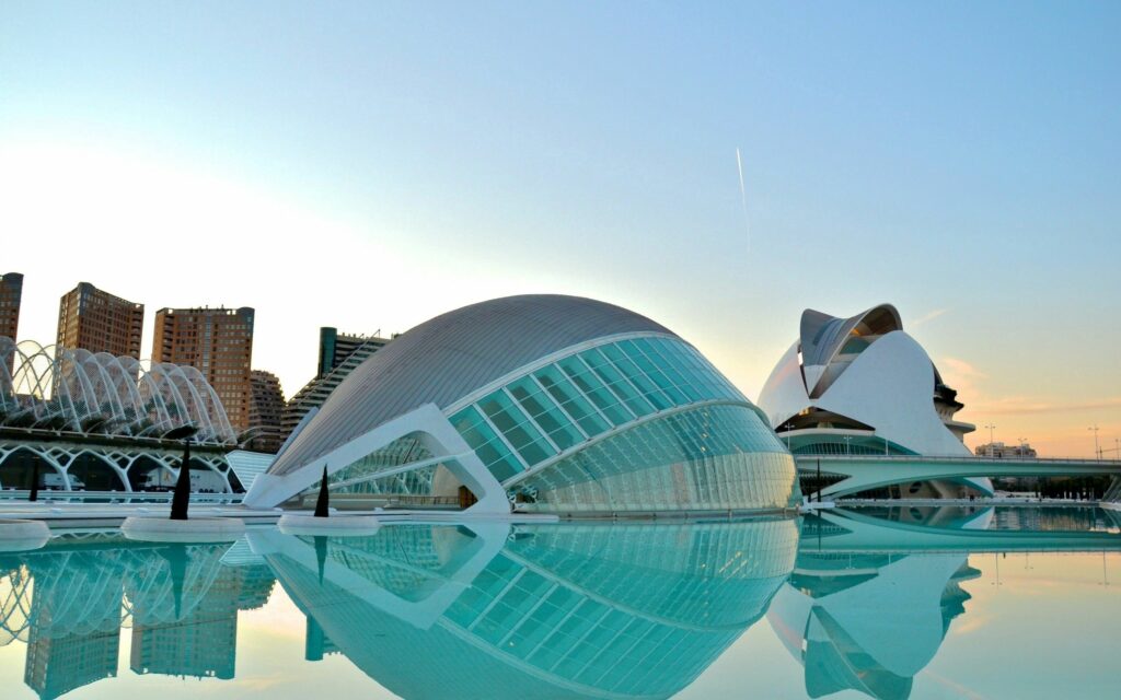 Elegant Valencia Wallpaper: Modern Architecture with Sleek Curves