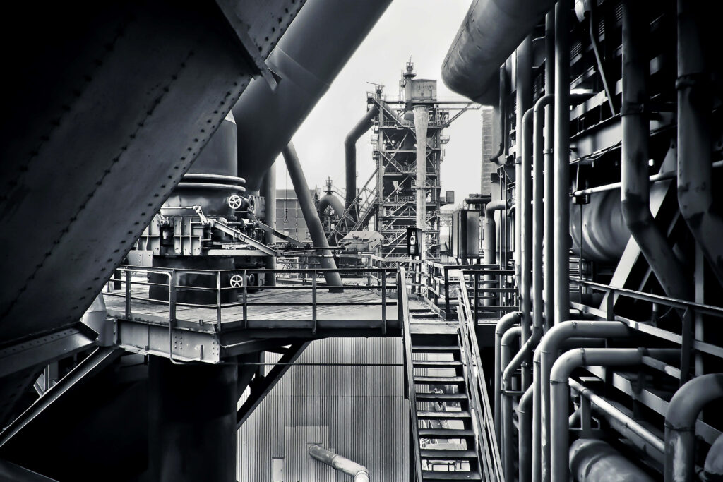 Monochromatic Industrial Wallpaper: Intricate Pipes & Structures