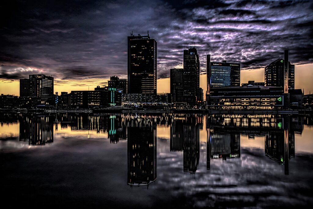 Toledo Skyline Monochrome Wallpaper: Dramatic Reflections & Clouds