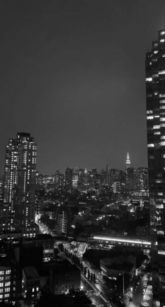 Dramatic Monochrome Cityscape Wallpaper - Urban Architecture at Night