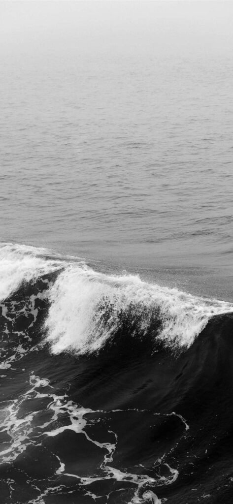 Serene Monochrome Ocean Waves Wallpaper - Tranquil Background Art