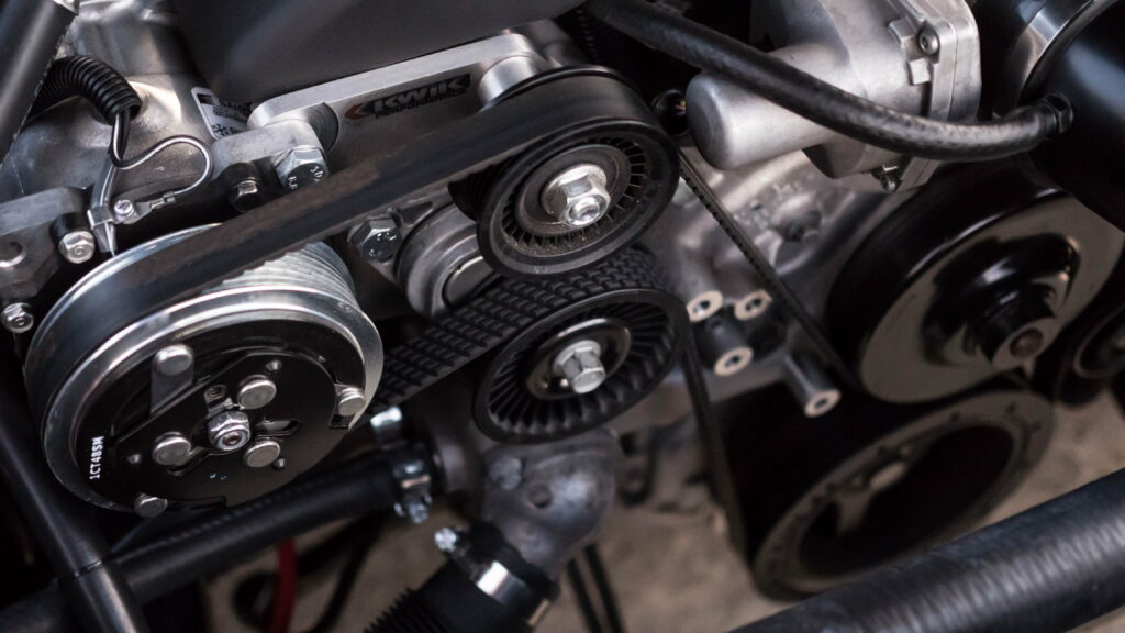 Monochrome Power: Captivating 4K Wallpaper featuring a Sleek Gray and Black Engine