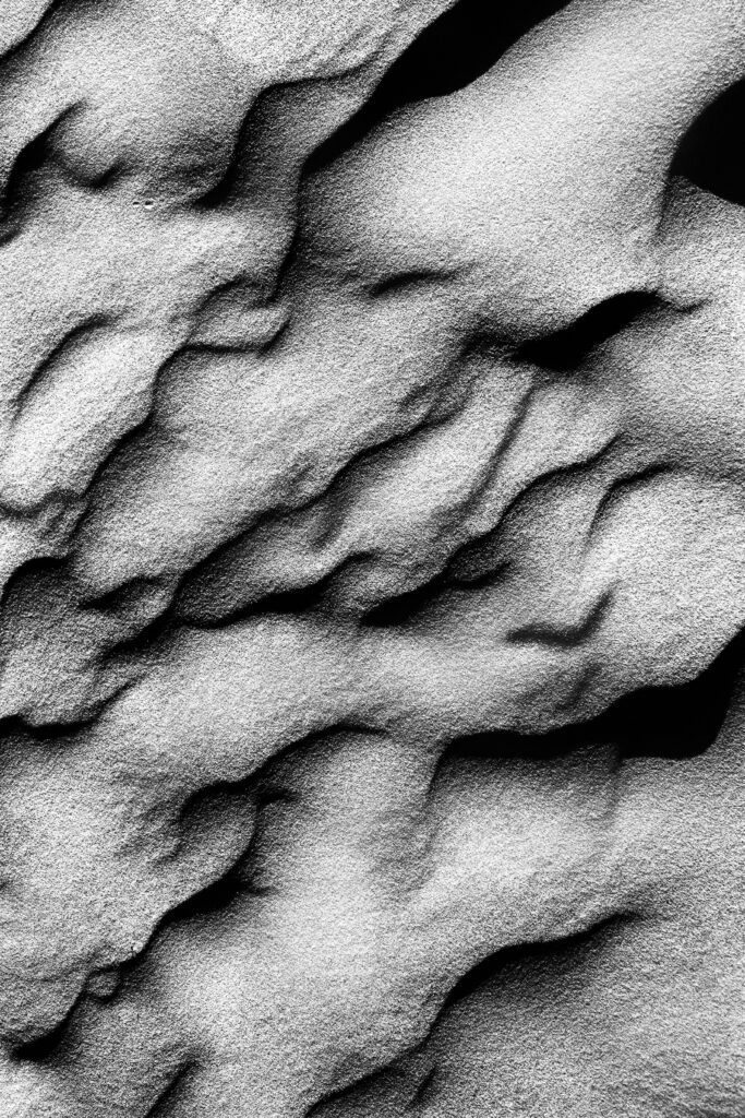 Monochrome Sand Wave Wallpaper: Textured Gray Tones Background
