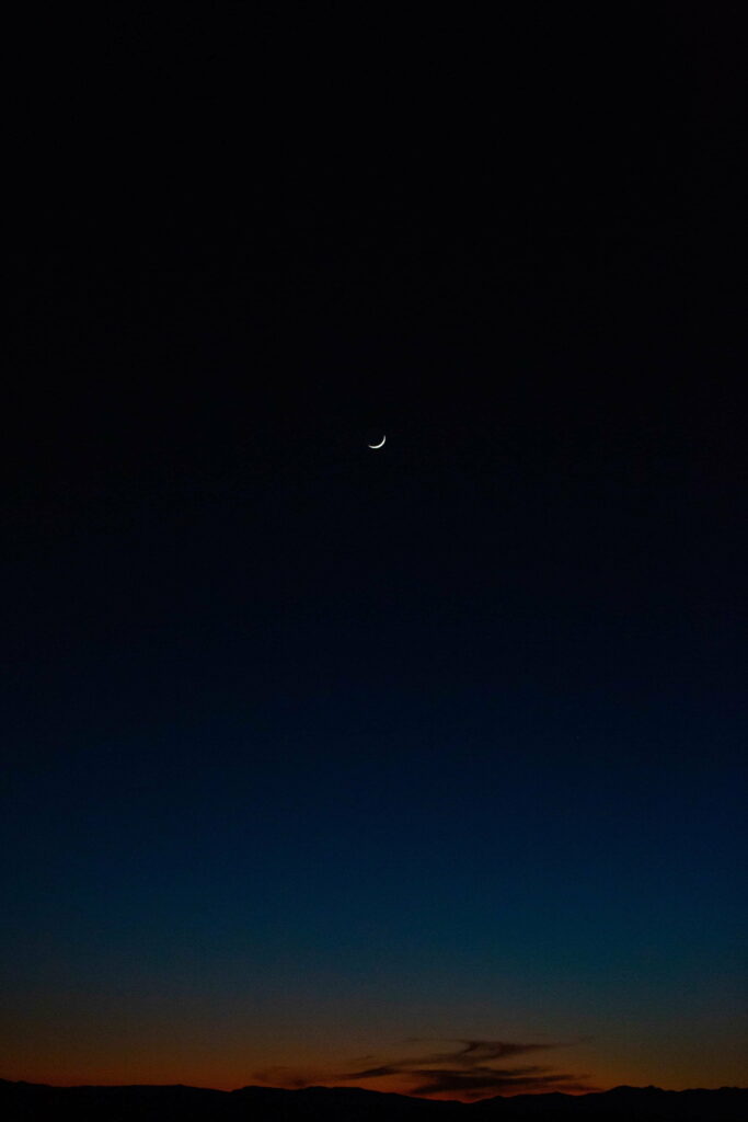Luminous Nocturnal Wonder: Mesmerizing HD Moonlit Sky Wallpaper for Phone Background