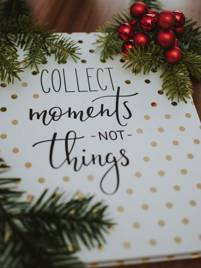 Motivational Wallpaper: Collect Moments, Not Things - Festive Background